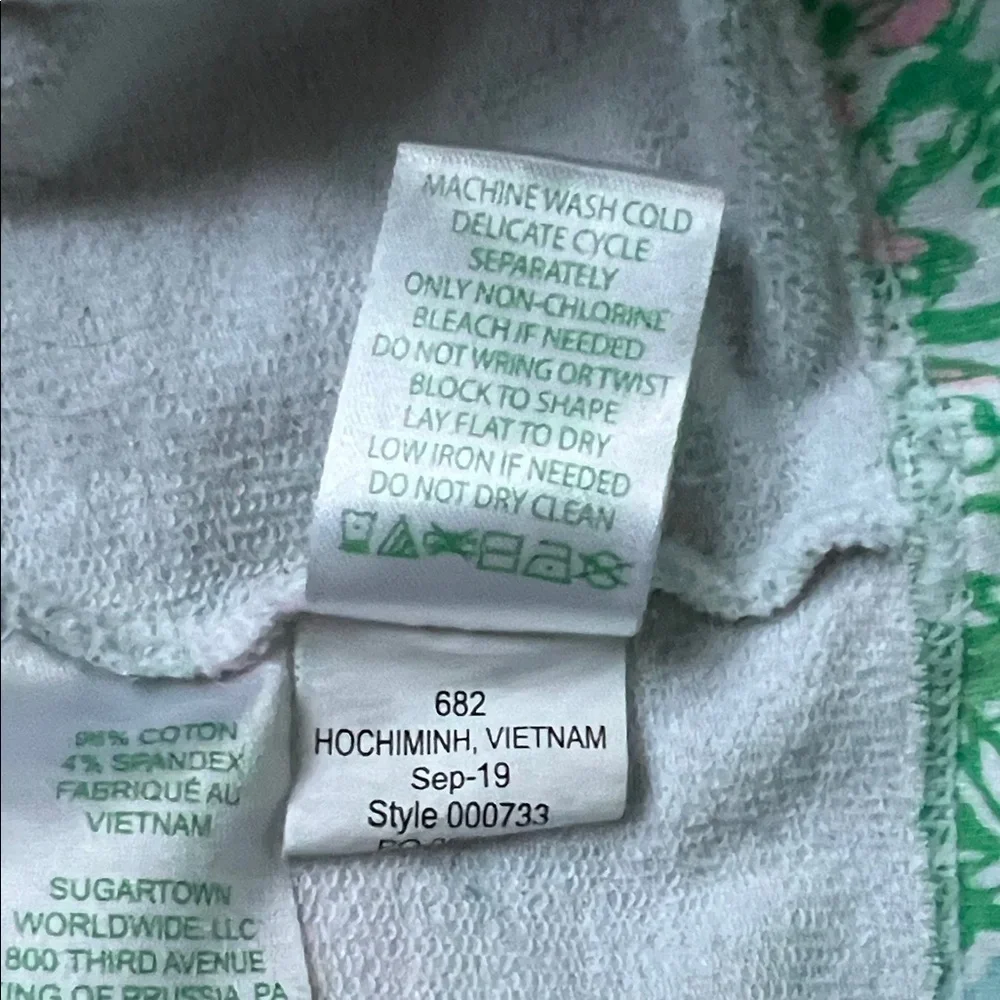 Lilly Pulitzer ⭐️ Green and Pink Patterned Top Size S - Picture 13 of 13